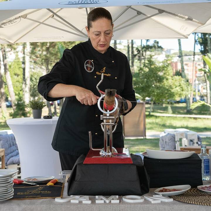 Corte Jamón KOA Beach Club